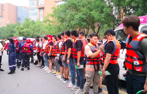 抗洪救災，義賣三天，所得全部捐獻受災區域